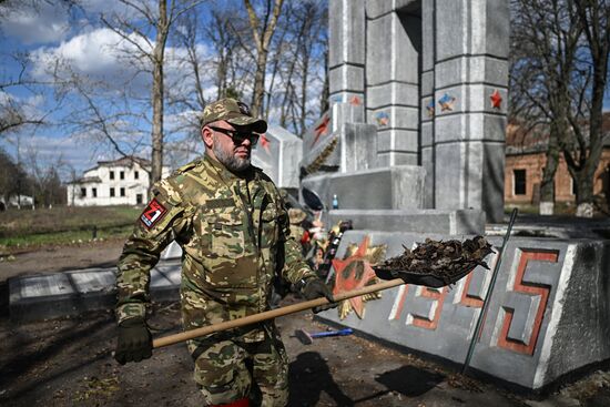 Russia Ukraine Kursk Attack WWII Monument