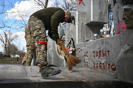 Russia Ukraine Kursk Attack WWII Monument