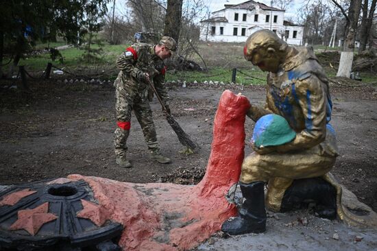 Russia Ukraine Kursk Attack WWII Monument