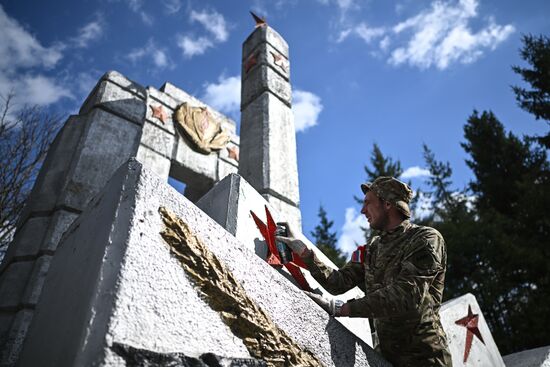 Russia Ukraine Kursk Attack WWII Monument