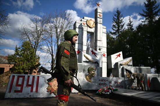 Russia Ukraine Kursk Attack WWII Monument