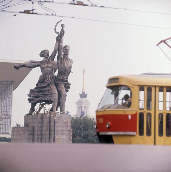 Worker and Kolkhoz Woman sculptural composition