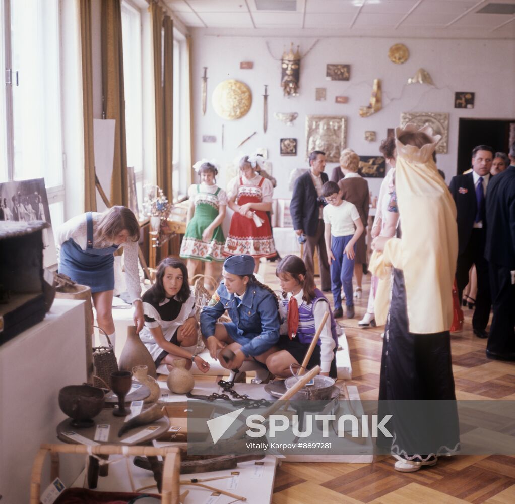 Merry Spooners, Russian old game