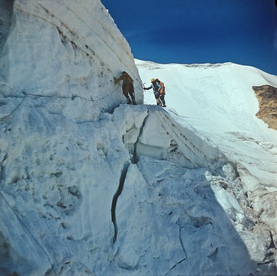 Pamir-79 international mountaniering camp