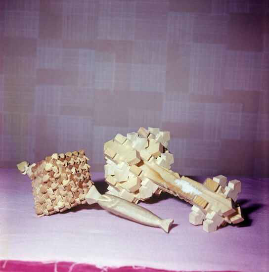 Sharkunok (from the Russian word to shuffle), rattle woven from birch bark