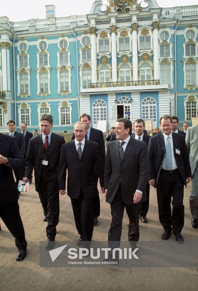 Meeting of Russian and German leaders Vladimir Putin and Gerhard Schroeder in St. Petersburg