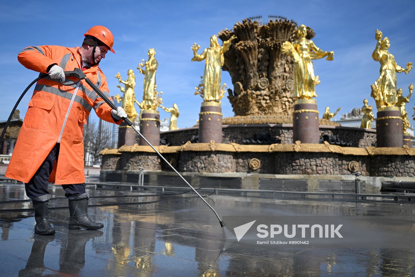 Russia Fountain Season Preparations