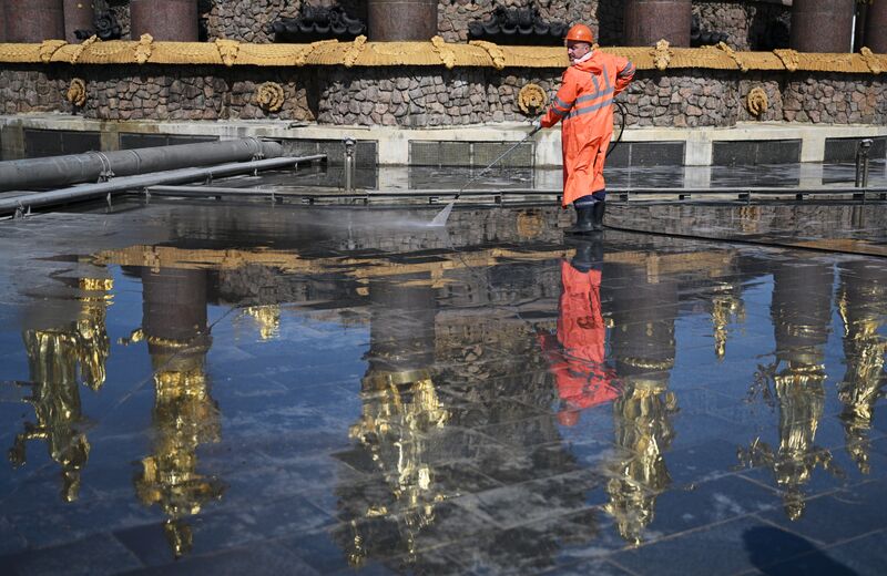 Russia Fountain Season Preparations