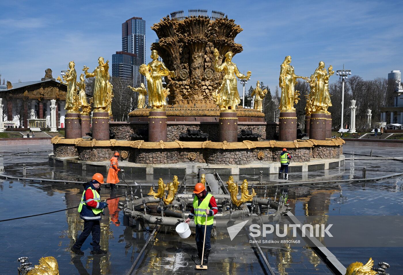 Russia Fountain Season Preparations