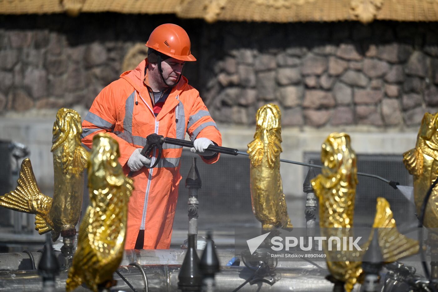 Russia Fountain Season Preparations