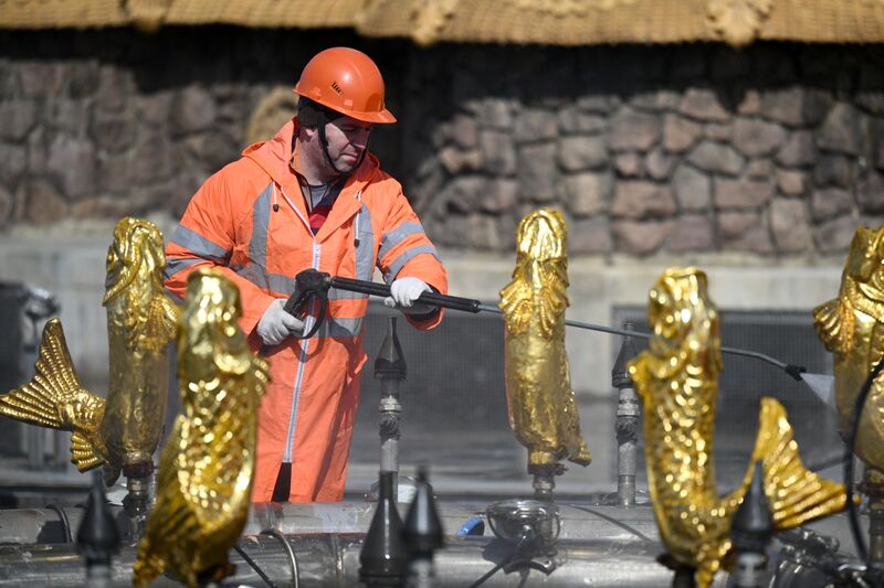 Russia Fountain Season Preparations