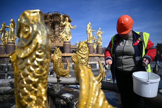 Russia Fountain Season Preparations