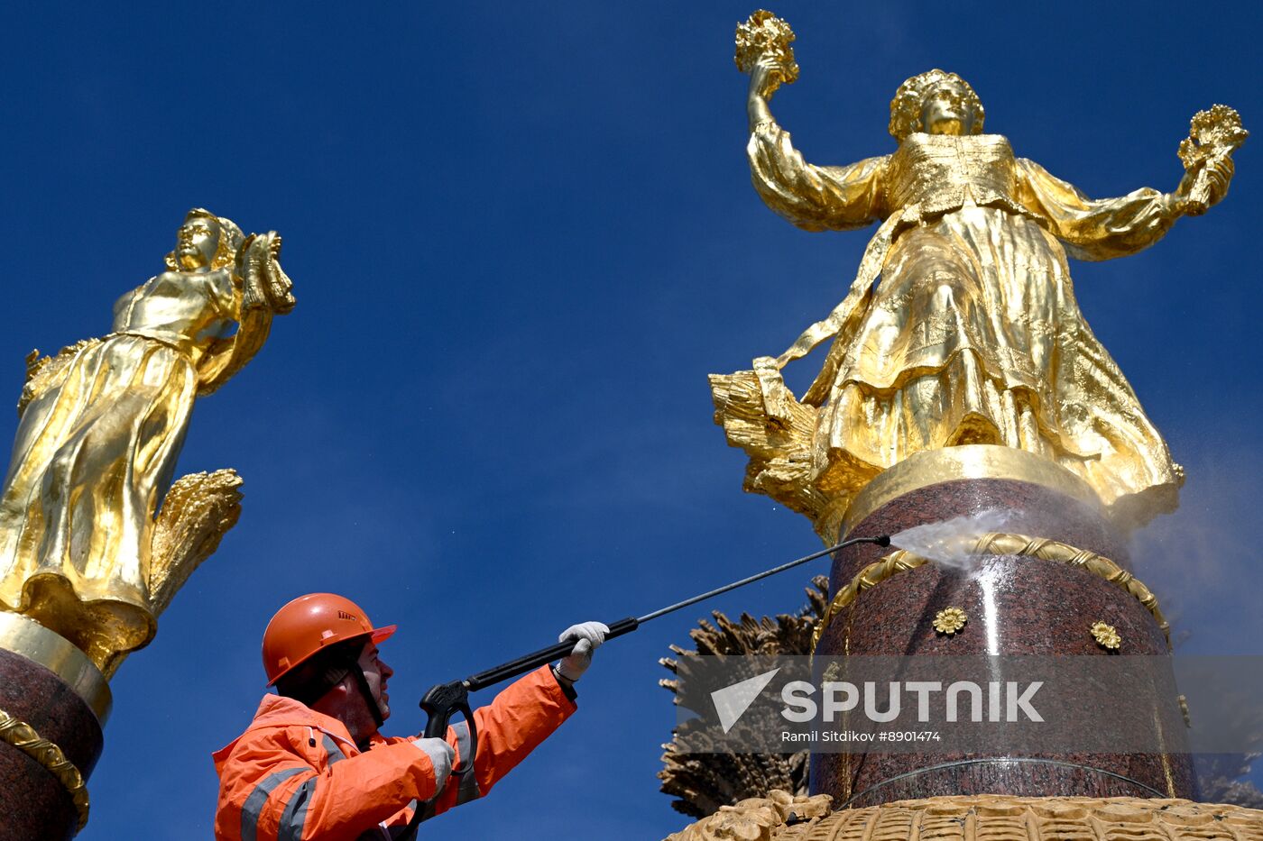 Russia Fountain Season Preparations