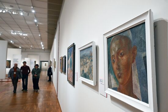 Russia Art Way to East Exhibition