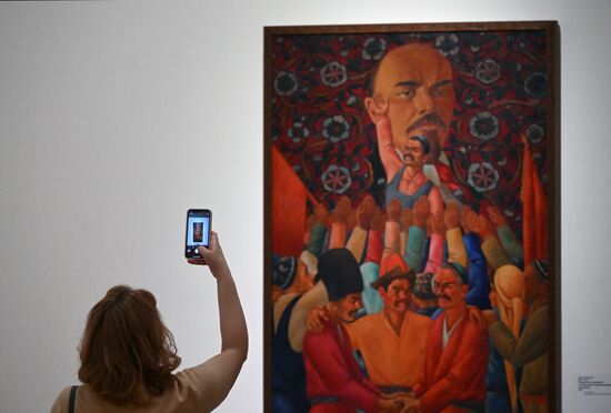 Russia Art Way to East Exhibition