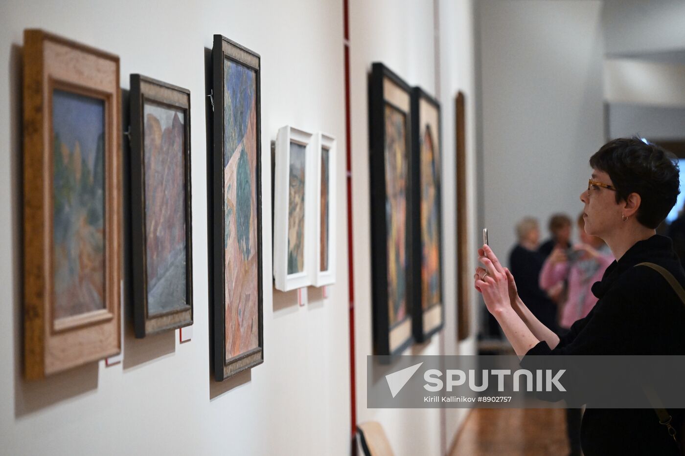 Russia Art Way to East Exhibition