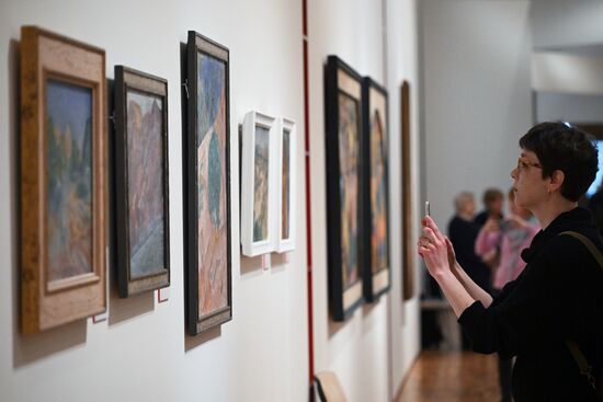 Russia Art Way to East Exhibition