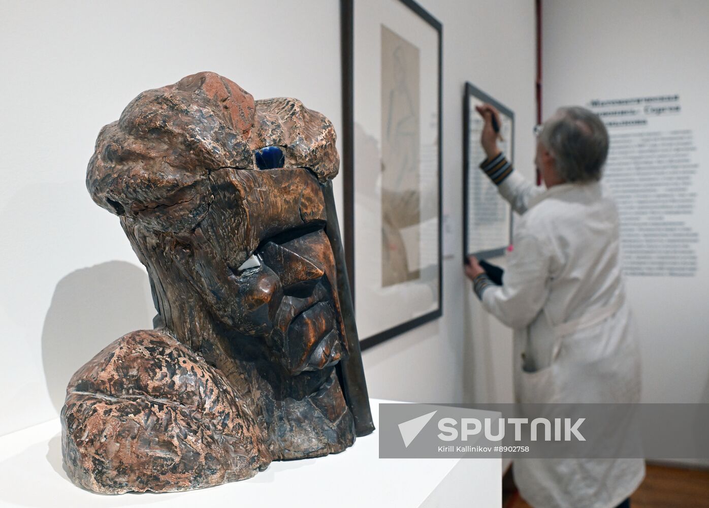 Russia Art Way to East Exhibition