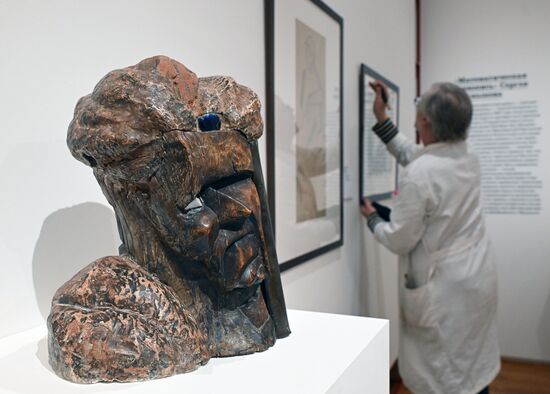 Russia Art Way to East Exhibition