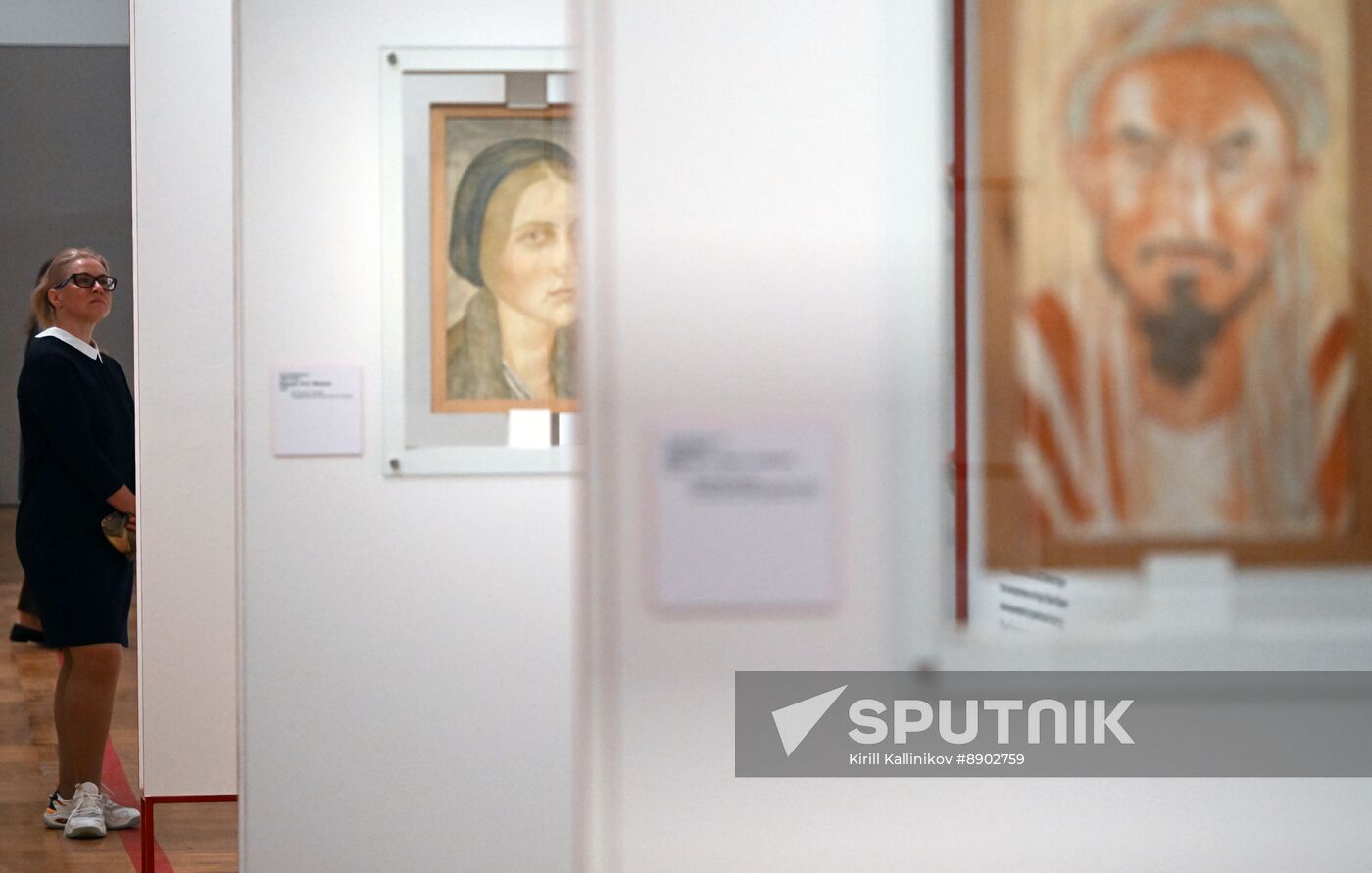 Russia Art Way to East Exhibition