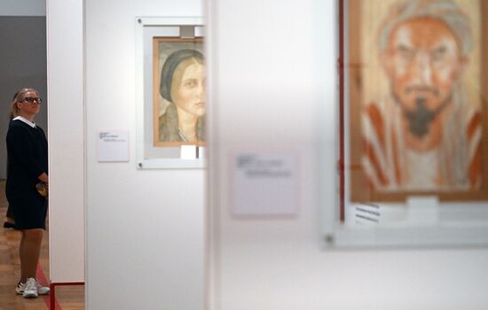 Russia Art Way to East Exhibition