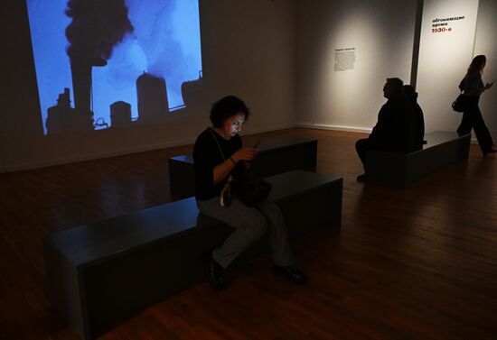 Russia Art Way to East Exhibition