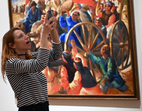 Russia Art Way to East Exhibition