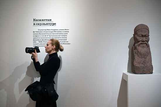 Russia Art Way to East Exhibition