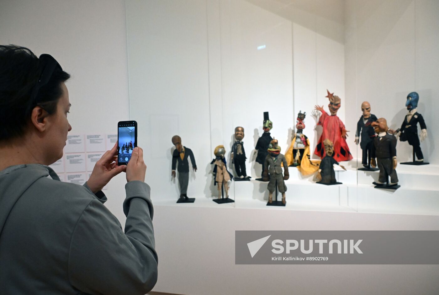 Russia Art Way to East Exhibition