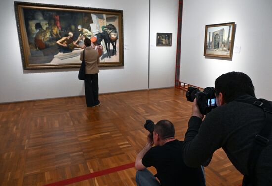 Russia Art Way to East Exhibition