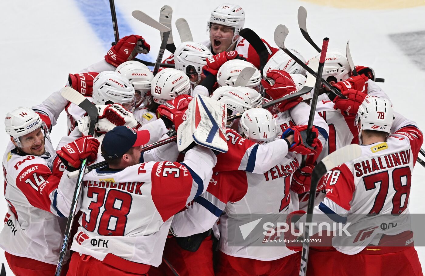 Russia Ice Hockey Kontinental League Avangard - Lokomotiv