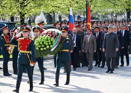 Russia Oman Wreath Laying