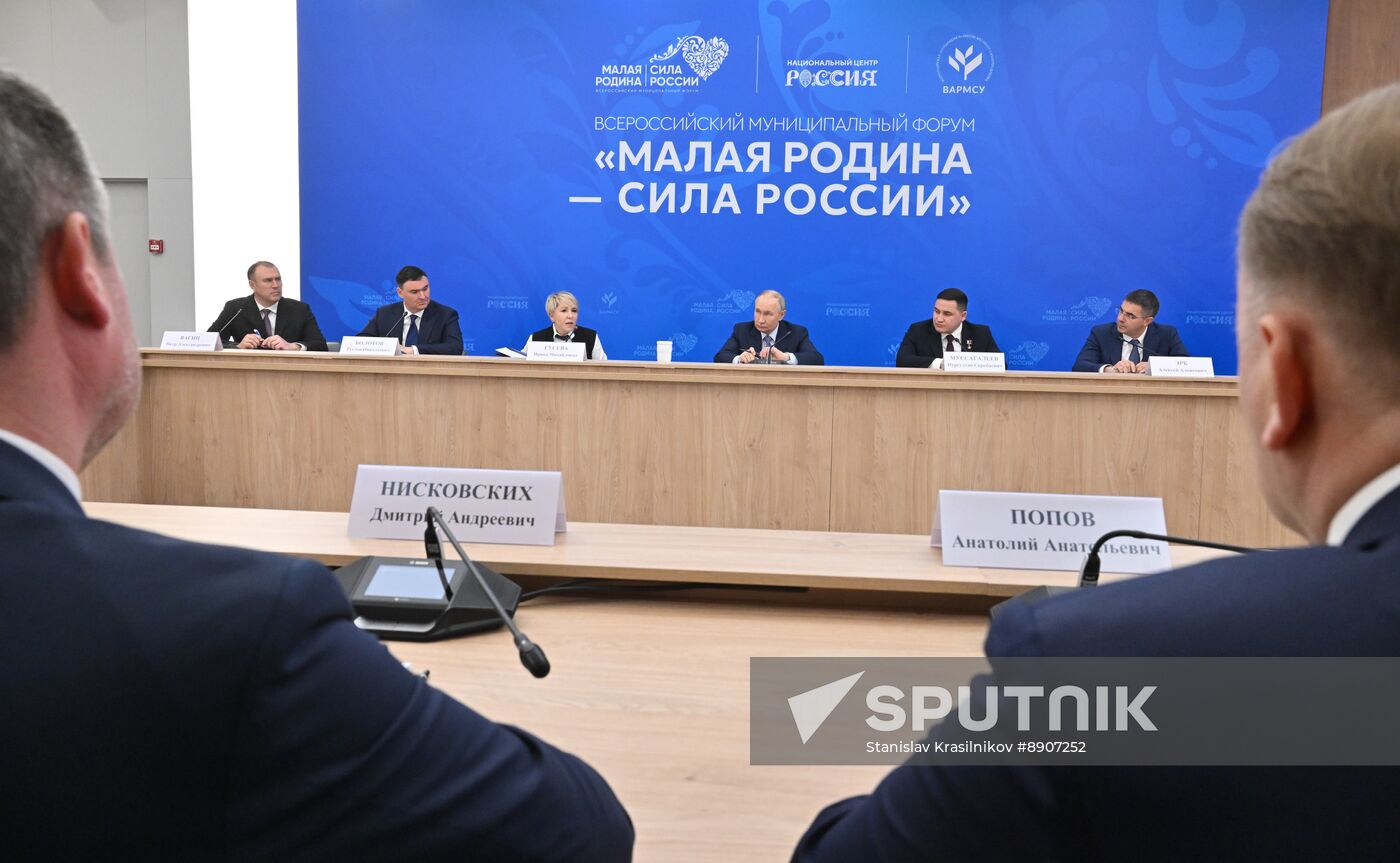Russia Putin Municipal Forum
