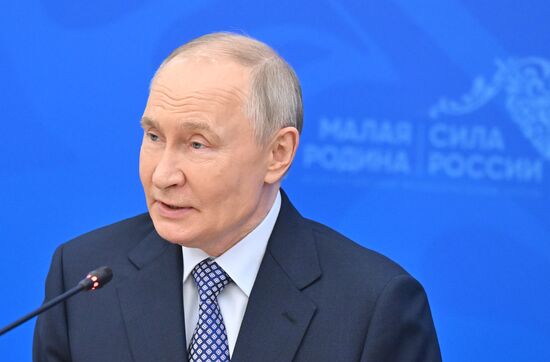 Russia Putin Municipal Forum