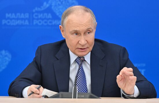Russia Putin Municipal Forum