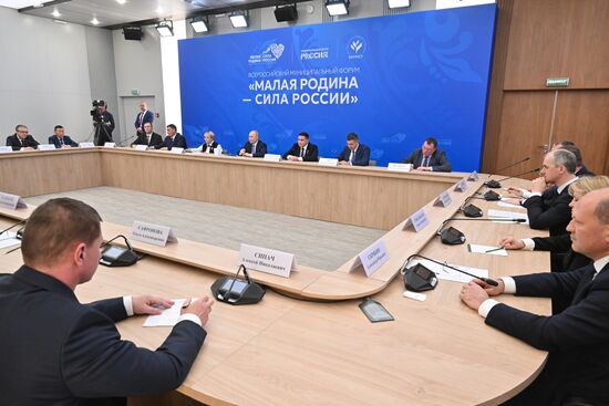 Russia Putin Municipal Forum