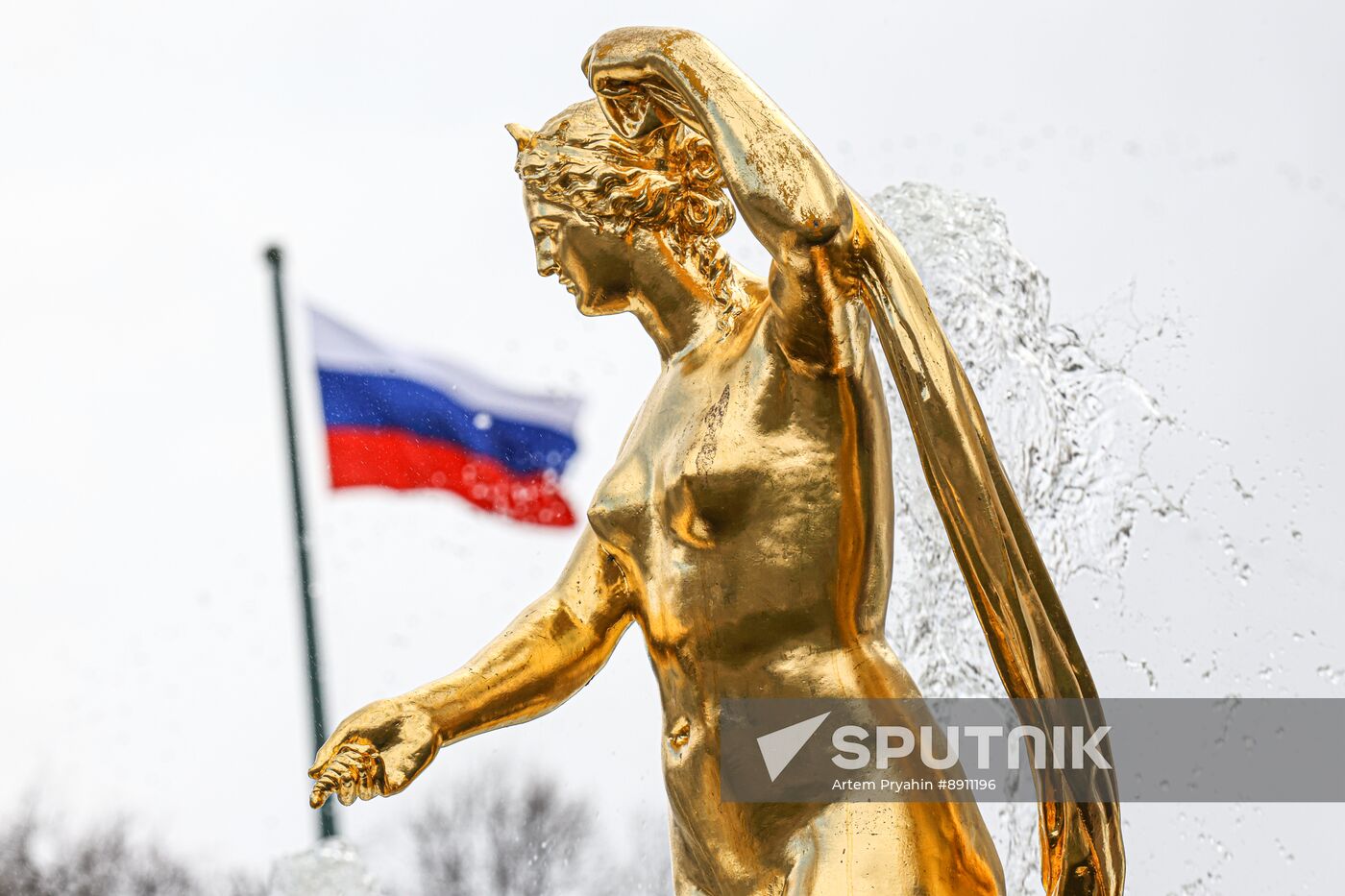 Russia Fountain Season