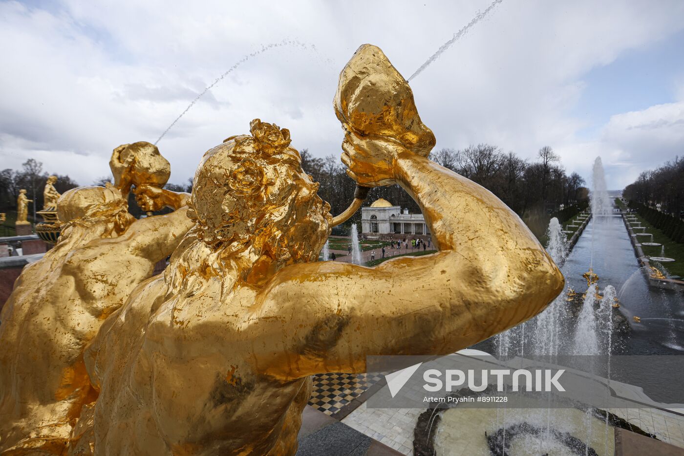 Russia Fountain Season
