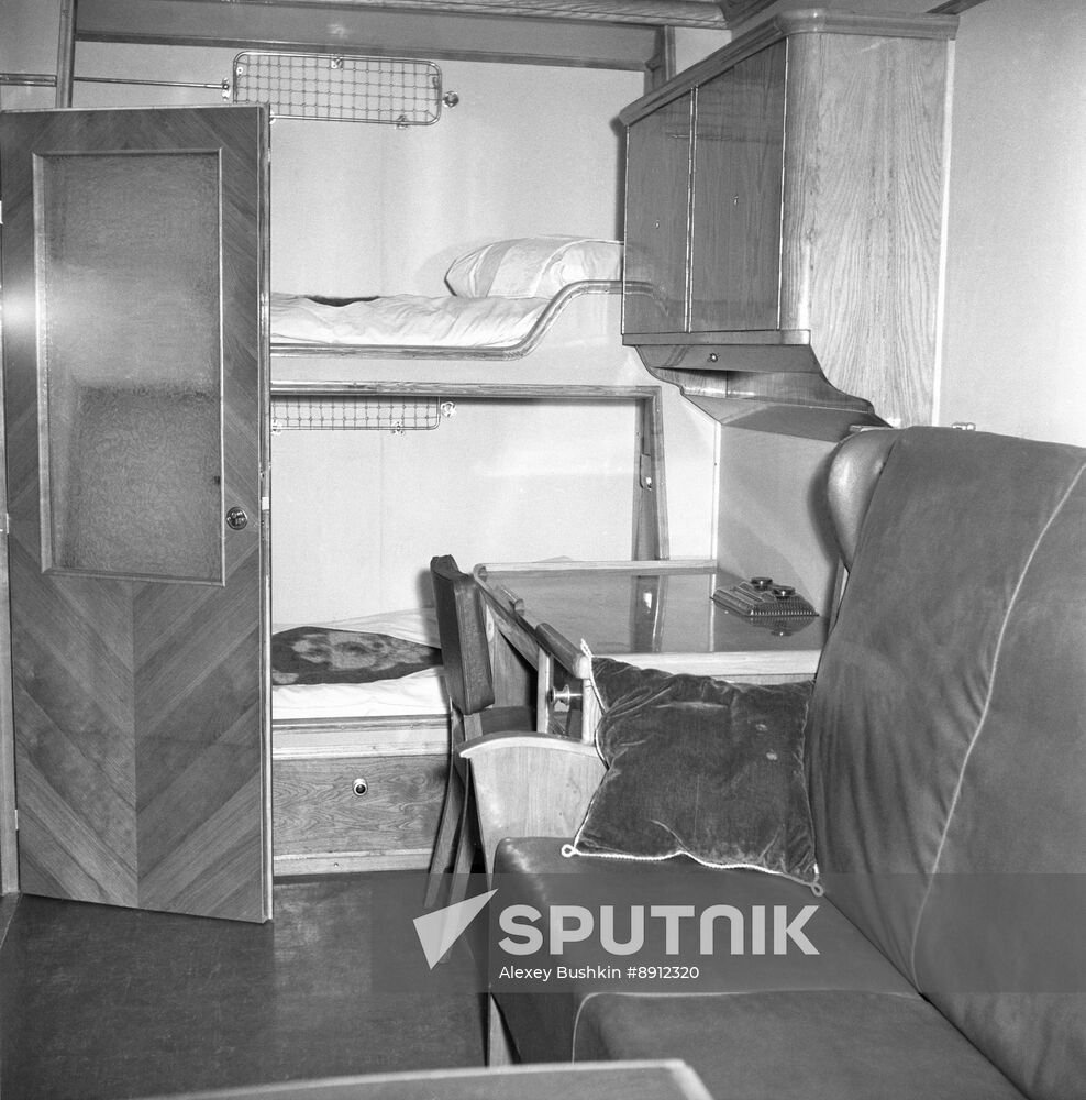 Building Lenin nuclear icebreaker