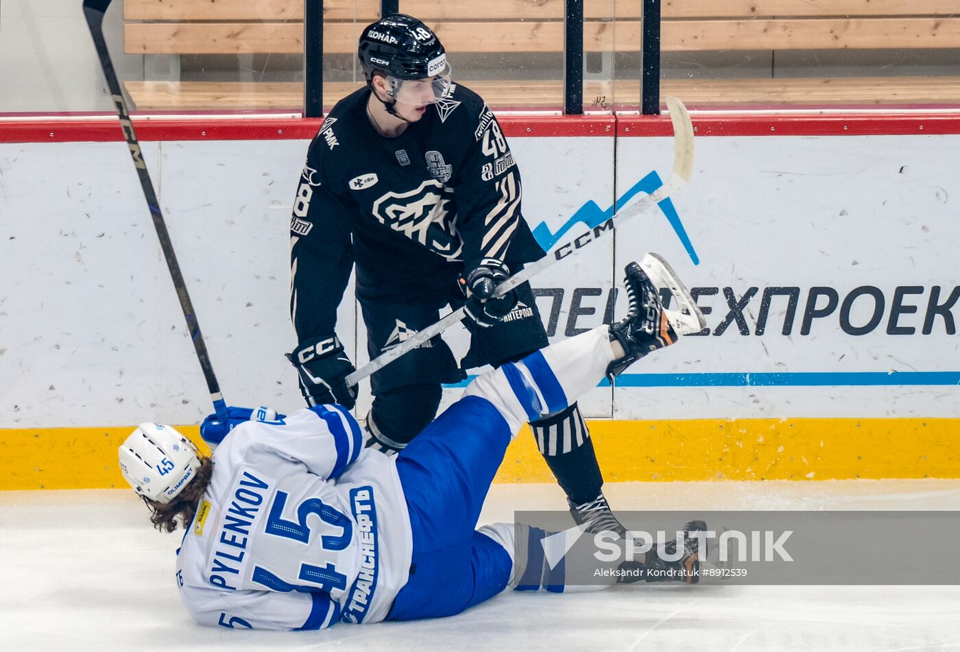 Russia Ice Hockey Kontinental League Traktor - Dynamo