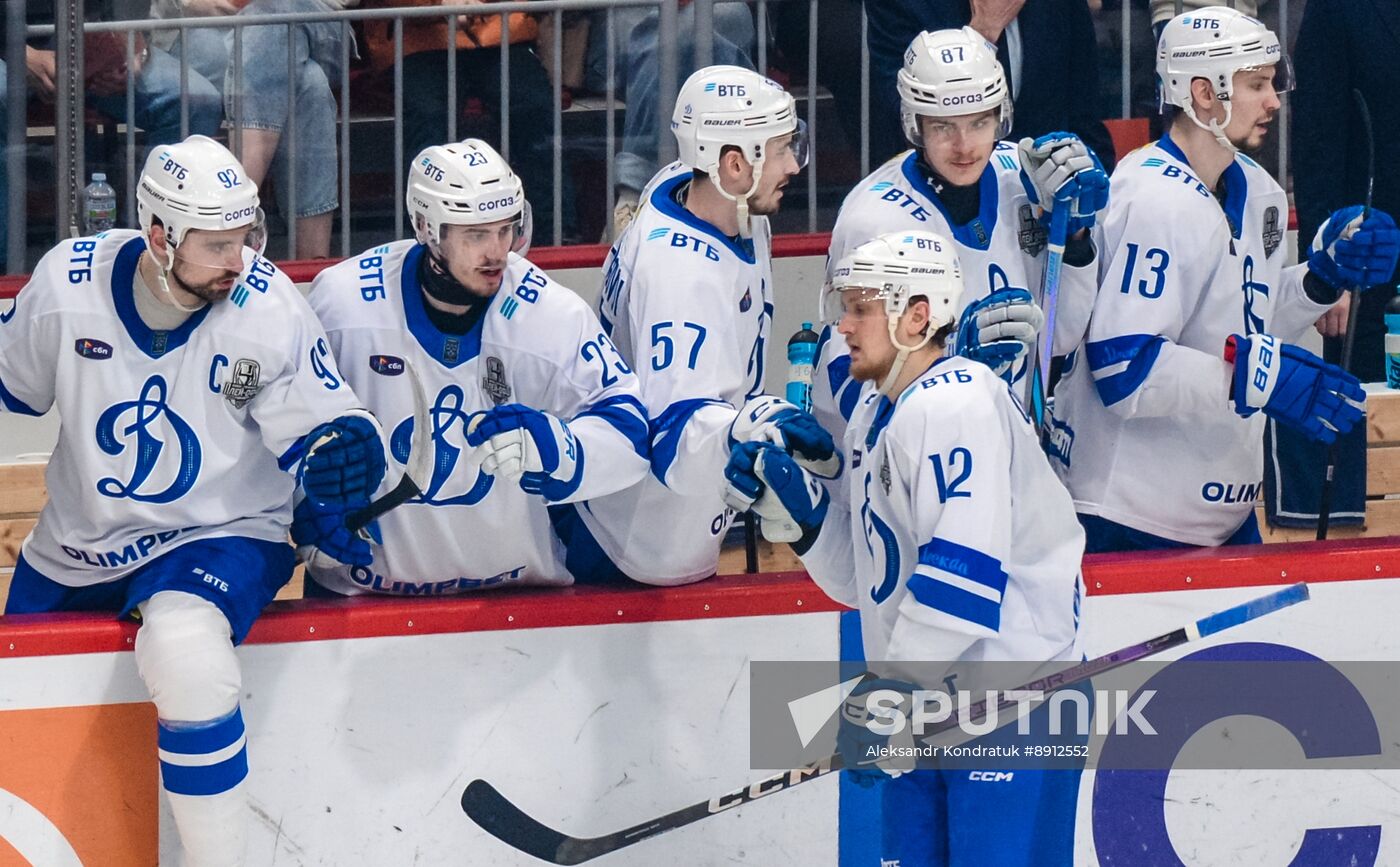 Russia Ice Hockey Kontinental League Traktor - Dynamo