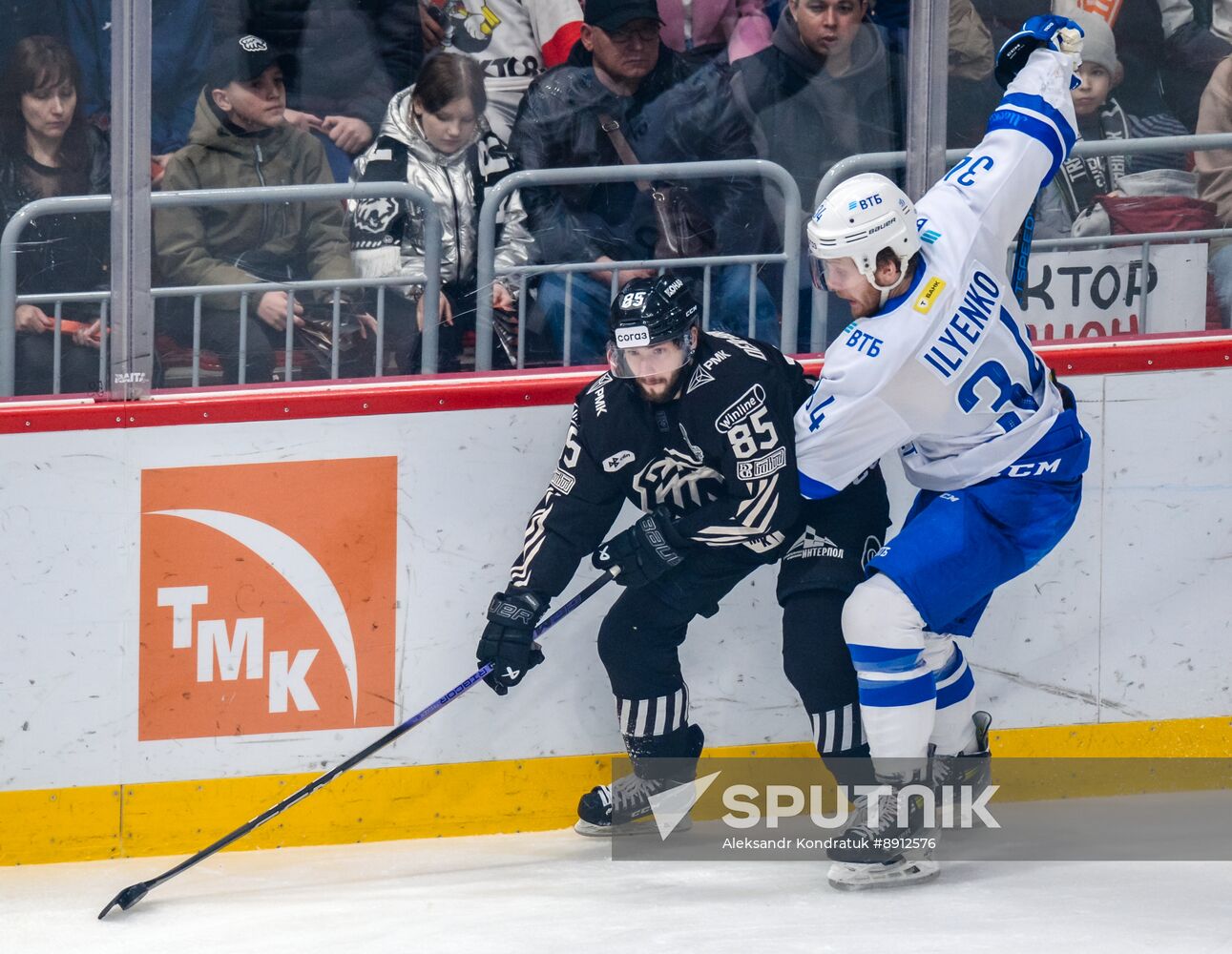 Russia Ice Hockey Kontinental League Traktor - Dynamo