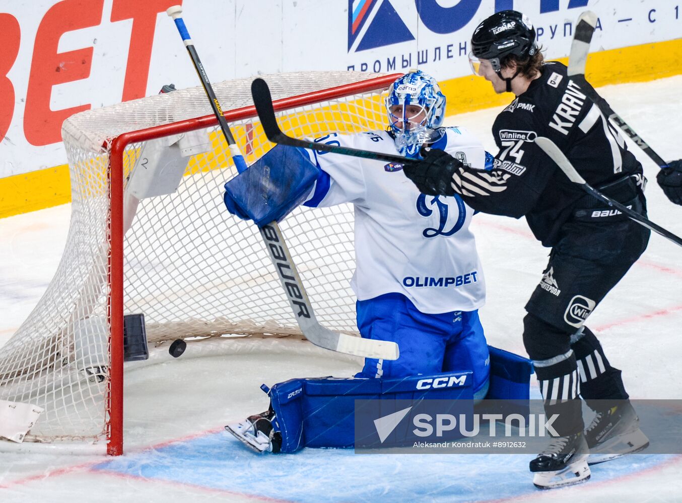 Russia Ice Hockey Kontinental League Traktor - Dynamo