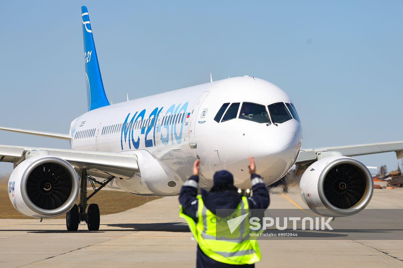 Russia New MC-21 Passenger Jet Tests