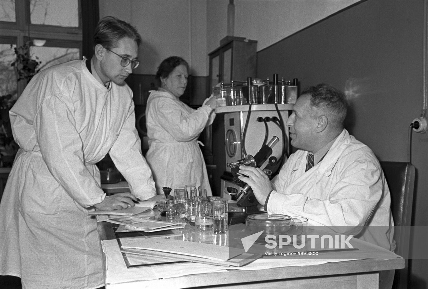 Soviet oncologist and professor Leon Shabad
