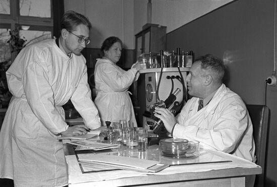 Soviet oncologist and professor Leon Shabad