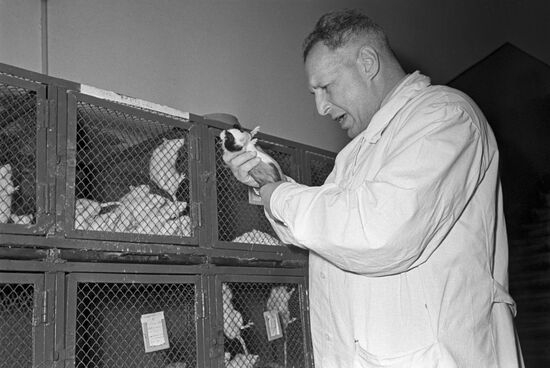Soviet oncologist and professor Leon Shabad