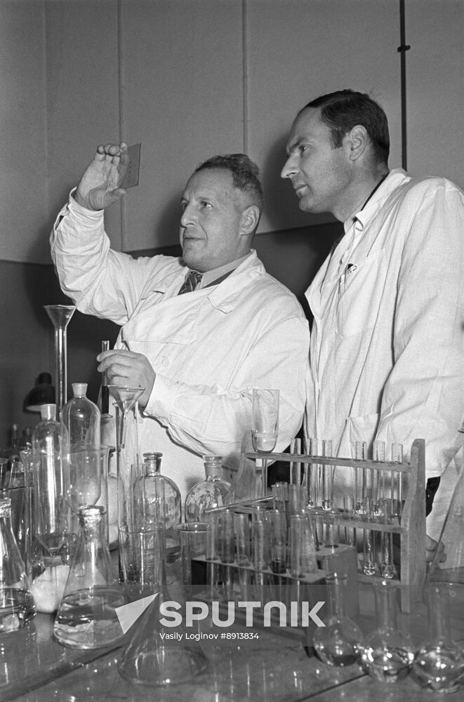 Soviet oncologist and professor Leon Shabad