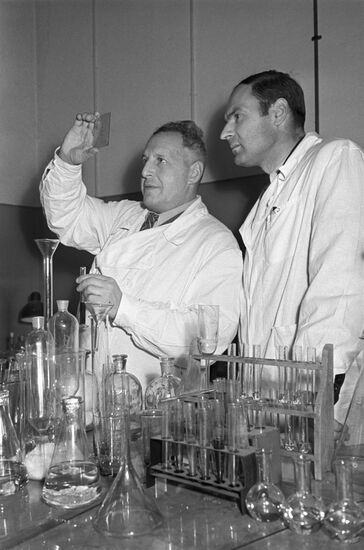Soviet oncologist and professor Leon Shabad