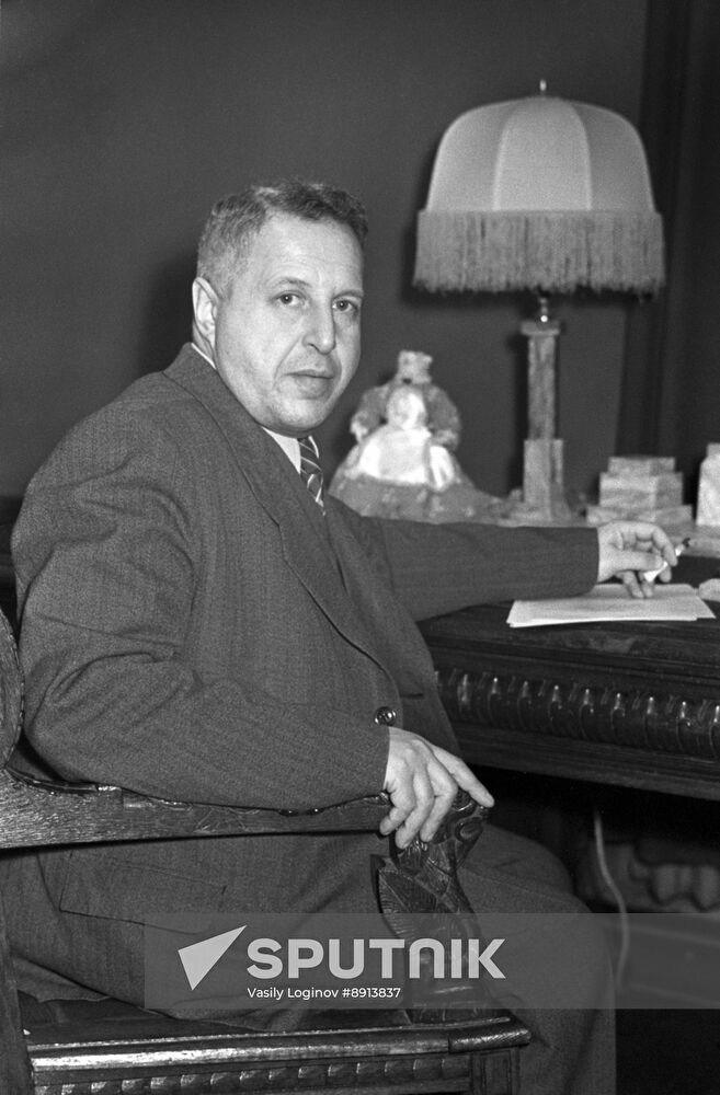 Soviet oncologist and professor Leon Shabad